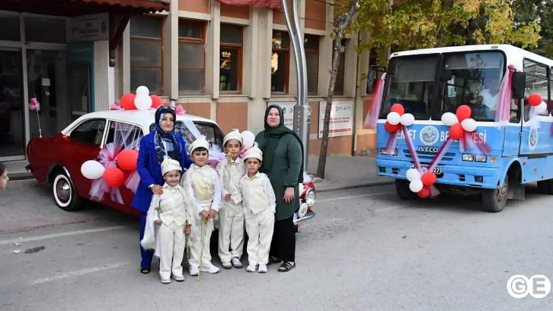 Sünnet Çocukları Konvoyun Tadını Çıkardı