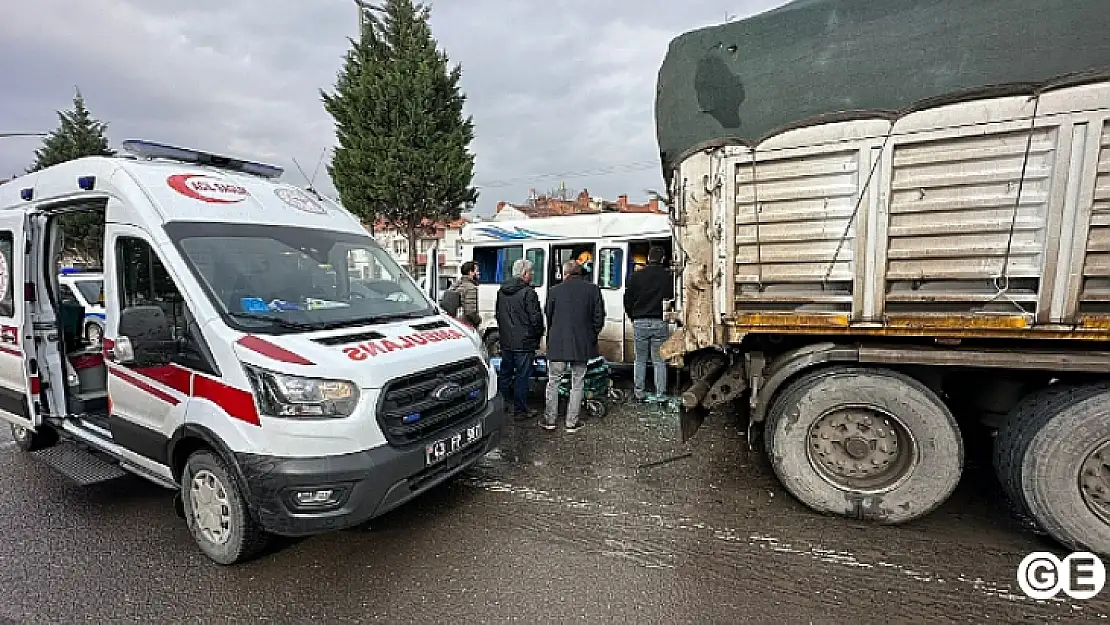 Tavşanlı'da trafik kazası 2 yaralı