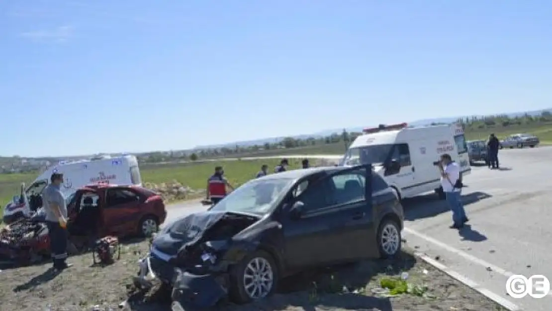 Tavşanlıda  otomobiller çarpıştı: 1 ölü