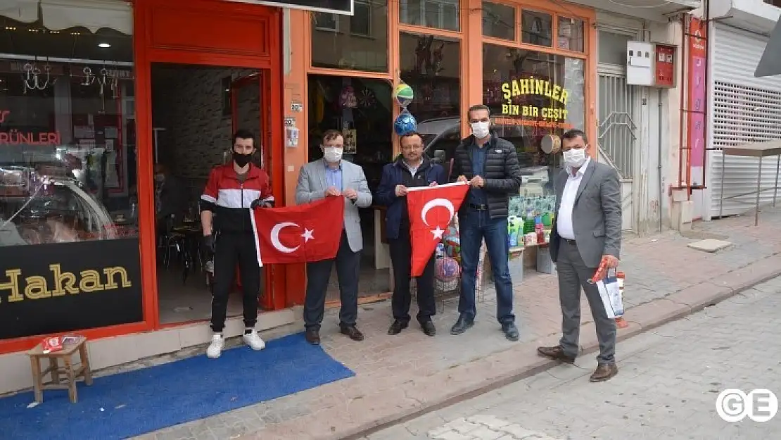 Ulusal Egemenliğin 100.Yılında Emet Belediyesinden Tüm Esnaflara Bayrak