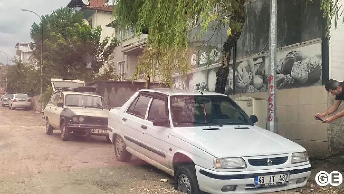 Yağışlar, alt yapı çalışmaları süren Emet'e zarar veriyor