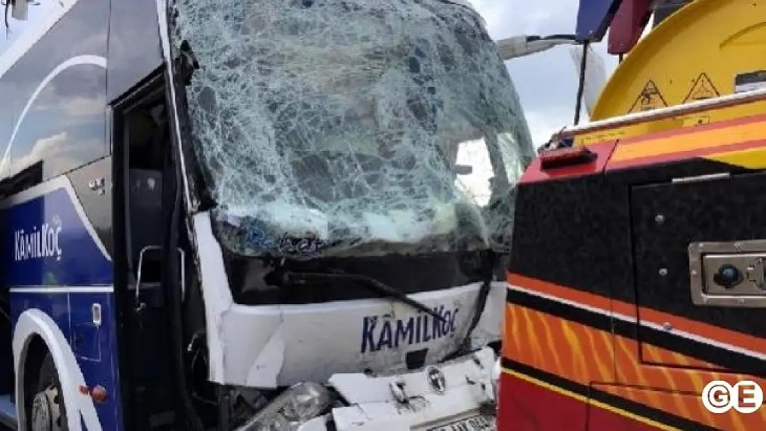 Yolcu Otobüsü Vince Çarptı 12 Yaralı