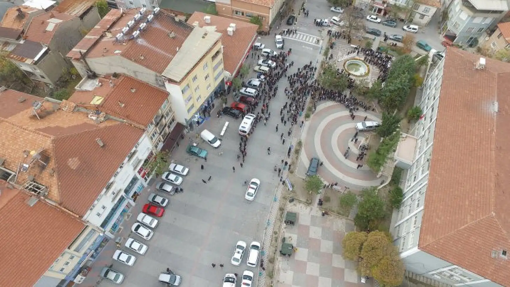 EMET HALKI “BÜYÜK EMET HAYRI” İÇİN MEYDANDAYDI