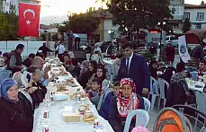 EMETLİLER BU DEFA TOPLU İFTAR İÇİN MEYDANLARDAYDI