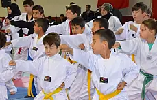 GENÇLERİN BAYRAMINDA BULUŞUP ATAMIZI ANDIK