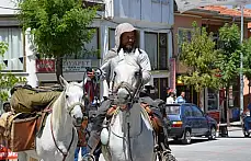 POLONYADAN KUDÜS'E 2 AT İLE KUTSAL YOLCULUK