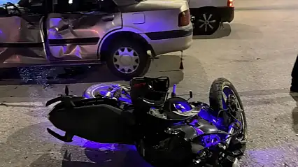 Motosiklet Otomobile Çarptı