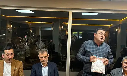 Emekli Öğretmene 'İftarlı Veda'