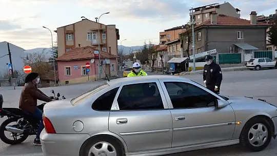 Yüzde 70'i Karantinada Olan Emet'te Hafta Sonu Yasakları Sakin Geçiyor
