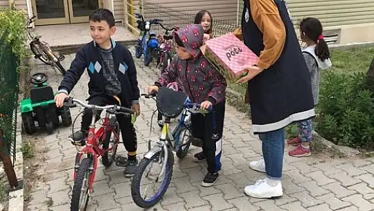 Emet Polisinden Çocuklara Tatlı Sürpriz