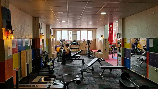 Hanımlar Günde, Gençler Sporda Belediye Sosyal Tesislerinde Buluşuyor