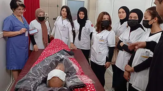 Emet'ten 30 Öğrenci Romanya'da  Fizik Tedavi Stajı Gördü