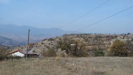 Dere Mahallesi Kenar Semtlerindeki Elektirik Direkleri Tehlike Saçıyor