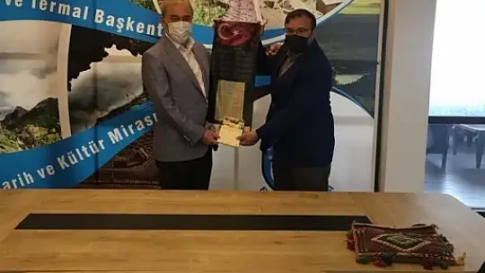 Rektör Kavuncu' Siyasettede Akademik Kariyerimizde de Önce Sağlık Dedik'