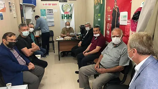 Rektör Kavuncu' Siyasettede Akademik Kariyerimizde de Önce Sağlık Dedik'