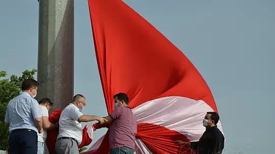 19 Mayısta Emet Bayrak Tepeye 101 M2'lik Dev Türk Bayrağı
