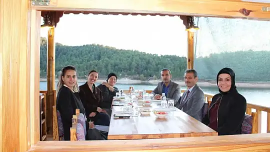 Sanem Kaptan Dümeni Emet'e Kırdı