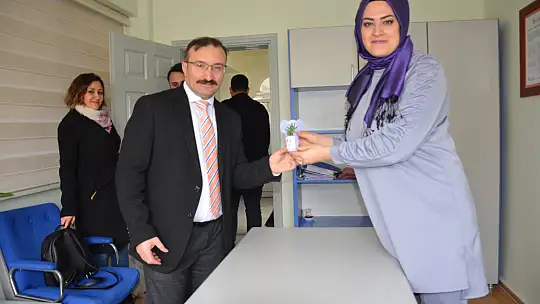 8 Mart'ta Emet'te Çiçekler Açtı