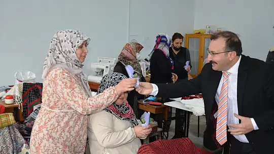 8 Mart'ta Emet'te Çiçekler Açtı