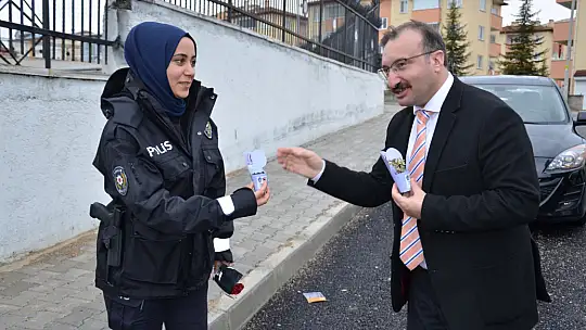 8 Mart'ta Emet'te Çiçekler Açtı