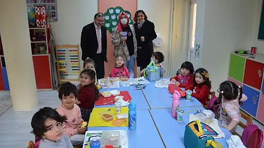8 Mart'ta Emet'te Çiçekler Açtı
