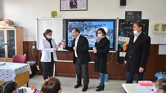 8 Mart'ta Emet'te Çiçekler Açtı
