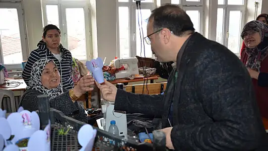8 Mart'ta Emet'te Çiçekler Açtı