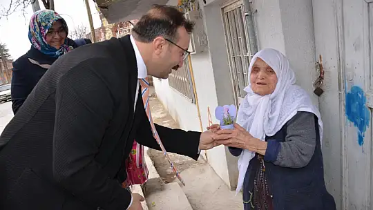 8 Mart'ta Emet'te Çiçekler Açtı