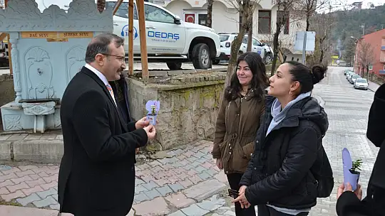 8 Mart'ta Emet'te Çiçekler Açtı