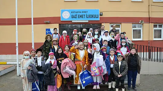 8 Mart'ta Emet'te Çiçekler Açtı