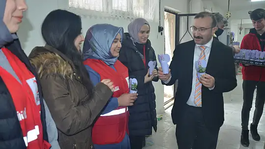 8 Mart'ta Emet'te Çiçekler Açtı