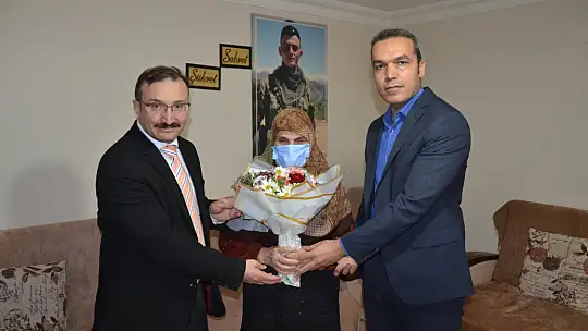 8 Mart'ta Emet'te Çiçekler Açtı
