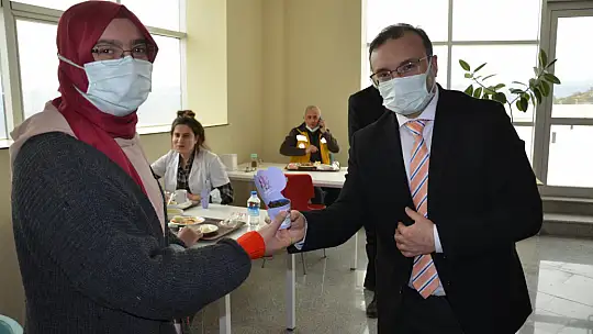8 Mart'ta Emet'te Çiçekler Açtı