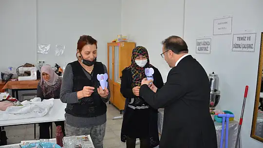 8 Mart'ta Emet'te Çiçekler Açtı