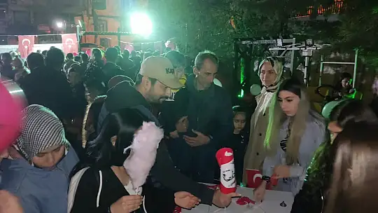 23 Nisan Coşkusu Çocuk Şenliği İle Gece boyu Sürdü