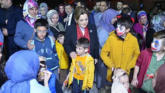 23 Nisan Coşkusu Çocuk Şenliği İle Gece boyu Sürdü