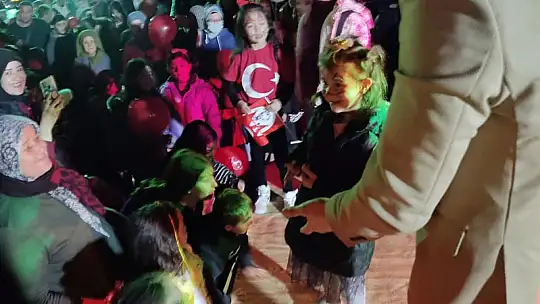 23 Nisan Coşkusu Çocuk Şenliği İle Gece boyu Sürdü