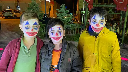 23 Nisan Coşkusu Çocuk Şenliği İle Gece boyu Sürdü