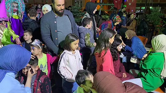 23 Nisan Coşkusu Çocuk Şenliği İle Gece boyu Sürdü