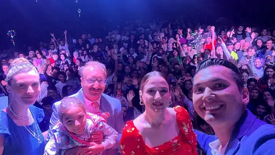 EMFEST Festivalinde Ünlü Sanatçı Zehra Emet'te Sevenleri İle Buluştu