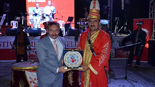 EMFEST Festivalinde Ünlü Sanatçı Zehra Emet'te Sevenleri İle Buluştu
