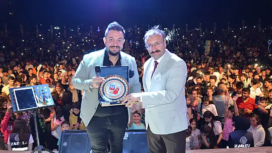 Emet'te Hüseyin Kağıt Hayranları Anfiye Sığmadı