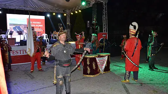 EMFEST Festivalinde Ünlü Sanatçı Zehra Emet'te Sevenleri İle Buluştu