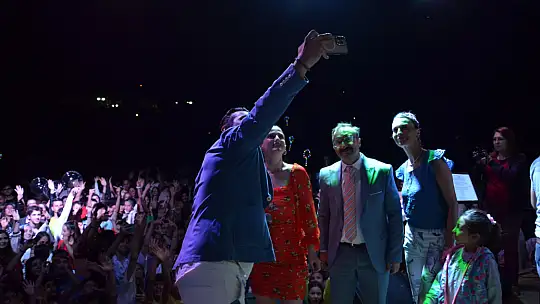EMFEST Festivalinde Ünlü Sanatçı Zehra Emet'te Sevenleri İle Buluştu