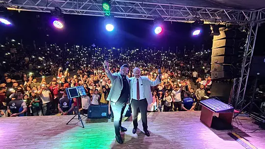 Emet'te Hüseyin Kağıt Hayranları Anfiye Sığmadı