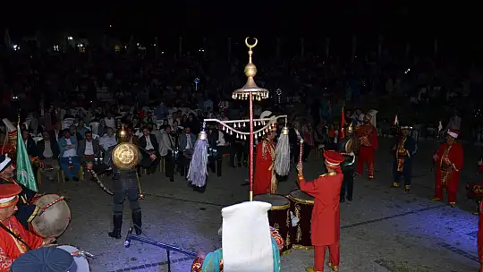 EMFEST Festivalinde Ünlü Sanatçı Zehra Emet'te Sevenleri İle Buluştu