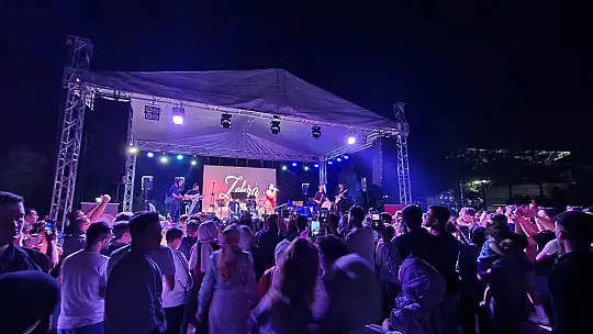 EMFEST Festivalinde Ünlü Sanatçı Zehra Emet'te Sevenleri İle Buluştu