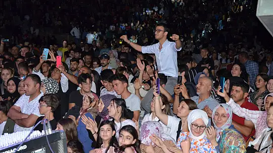 Emet'te Hüseyin Kağıt Hayranları Anfiye Sığmadı