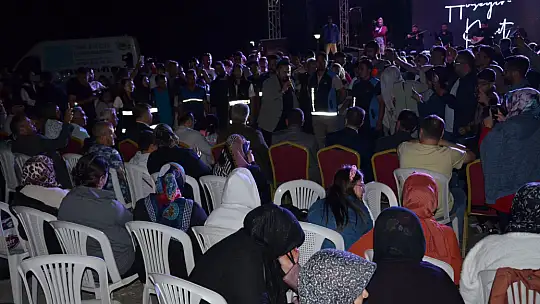 Emet'te Hüseyin Kağıt Hayranları Anfiye Sığmadı