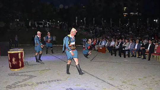 EMFEST Festivalinde Ünlü Sanatçı Zehra Emet'te Sevenleri İle Buluştu